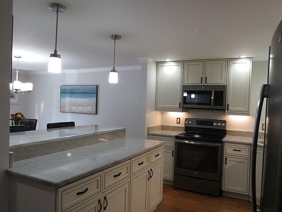 2nd image of 101 Casablanca Ct #101