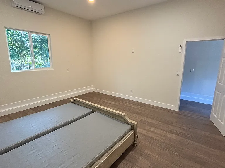 5446 Teixeira Dr — Photo 4