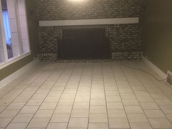 Living Room 27x13