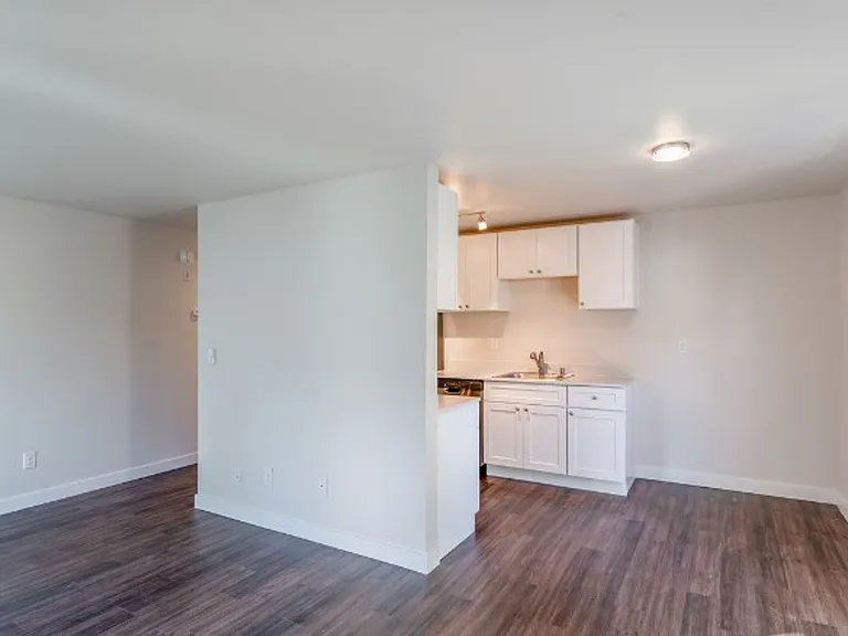 Cedar Park Apartments — Photo 9