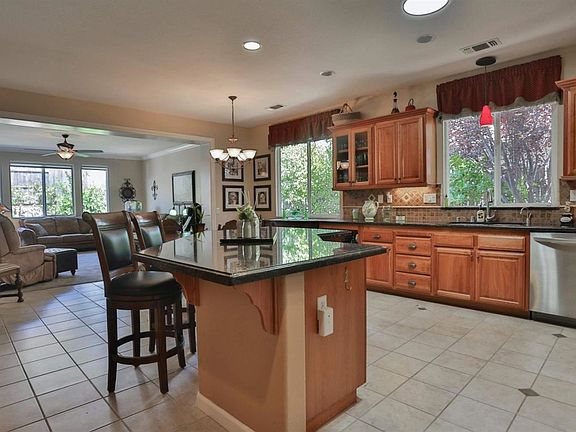 4th image of 807 Michael Point Ct
