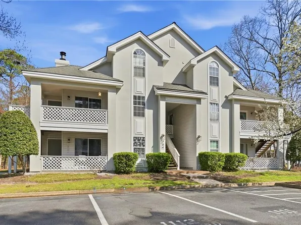 704 Inlet Quay APT J, Chesapeake, VA 23320