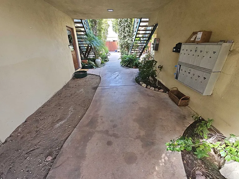 Saint Bernard St — Photo 1