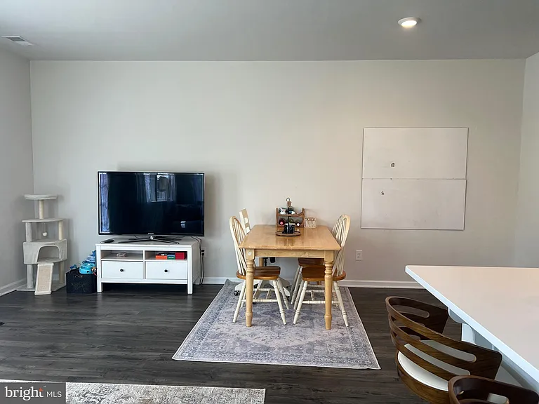 82 Arlotta St — Photo 39