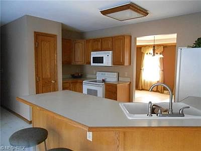 3rd image of 596 Oakcrest Dr