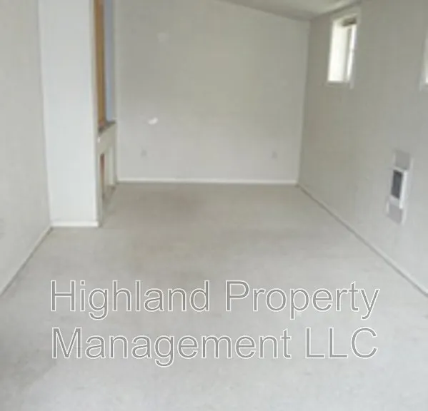 1033 NE B St — Photo 3