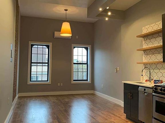 4th image of 419 Throop Ave #3F