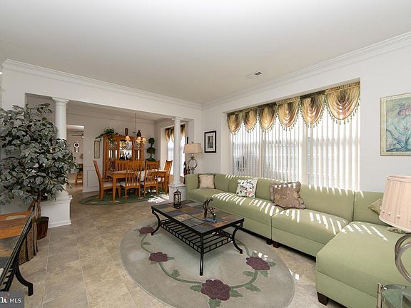 4th image of 819 Westminster Dr N