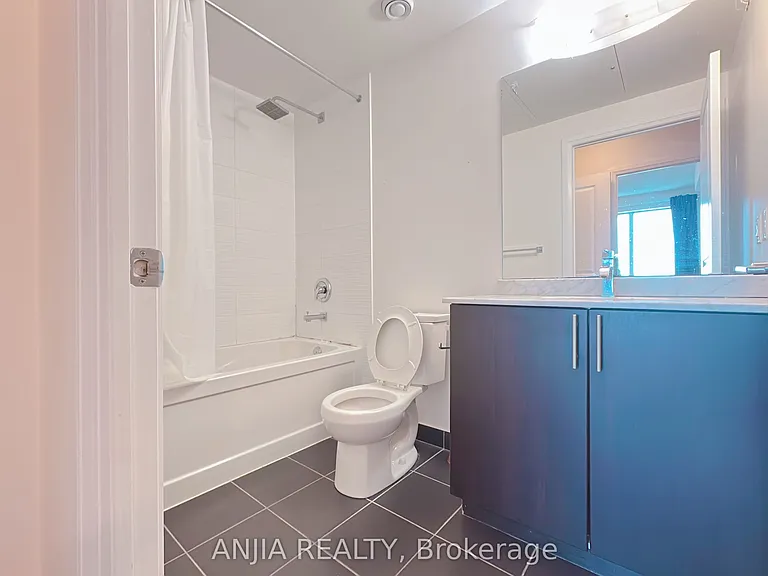7165 Yonge St #2211 — Photo 7