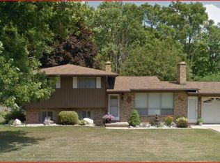 2046 Crestline Dr, Burton, MI 48509