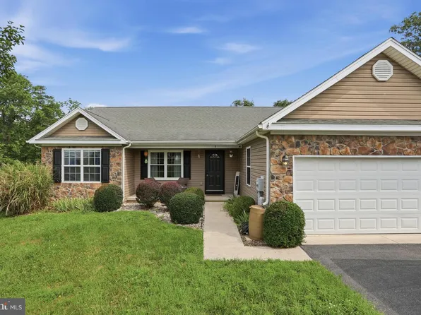 3 Lure Ct, Inwood, WV 25428