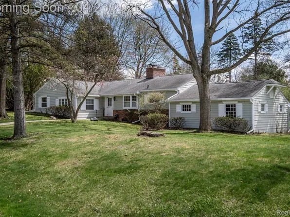 1895 W Bend Dr, Bloomfield Hills, MI 48302