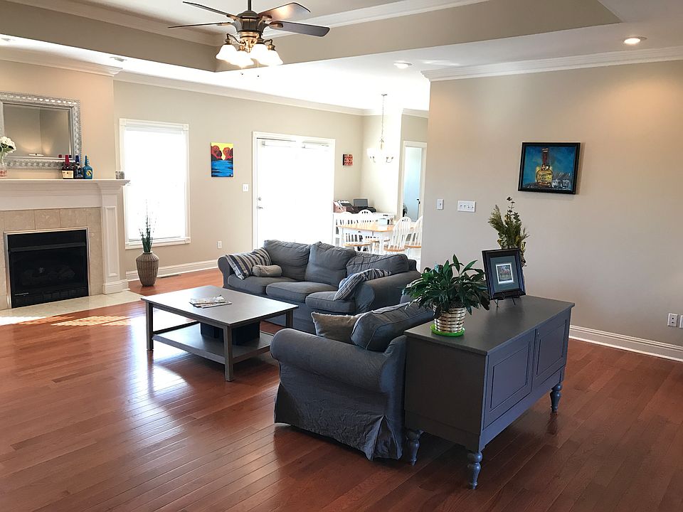 1st image of 3016 Woodfield Cir