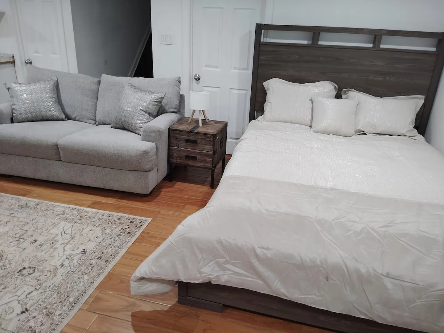 Furnished Studio in Basement Close to Rutgers, RWJ & NY Transit — Photo 3