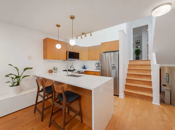 1250 W 6th Ave #9, Vancouver, BC V6H 1A5