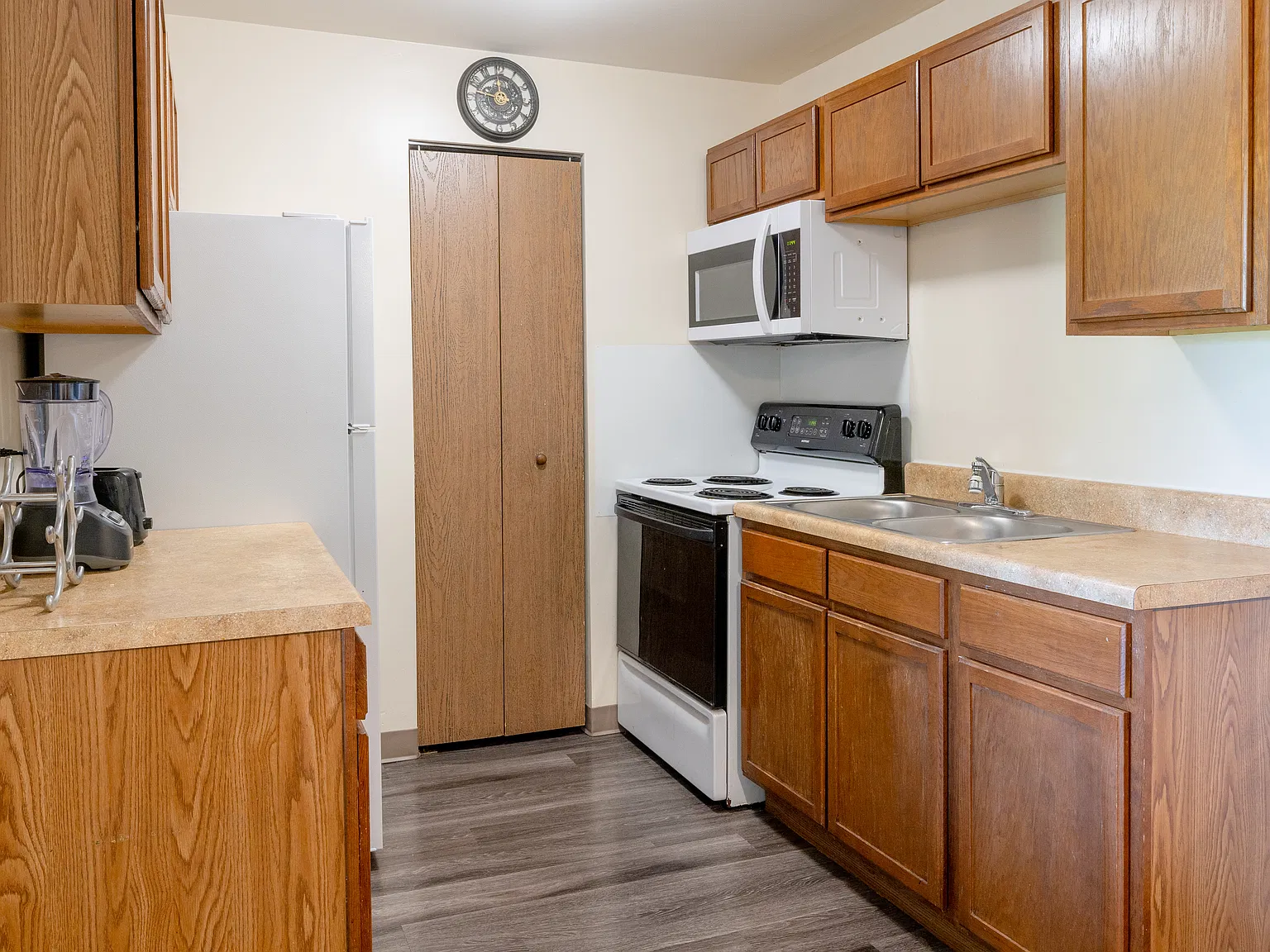 1 bed, 694 sqft, $1,200 — Photo 4