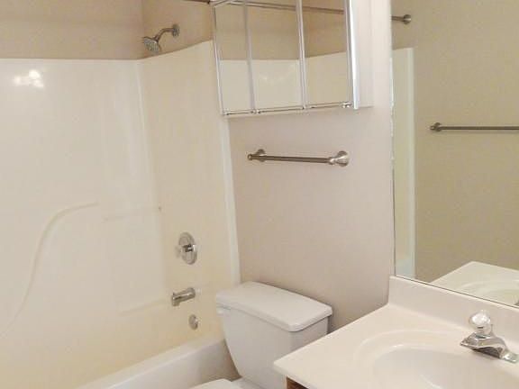 2nd image of 3402 Calumet Dr