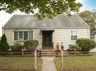 42 Lynnfield St, Peabody, MA 01960