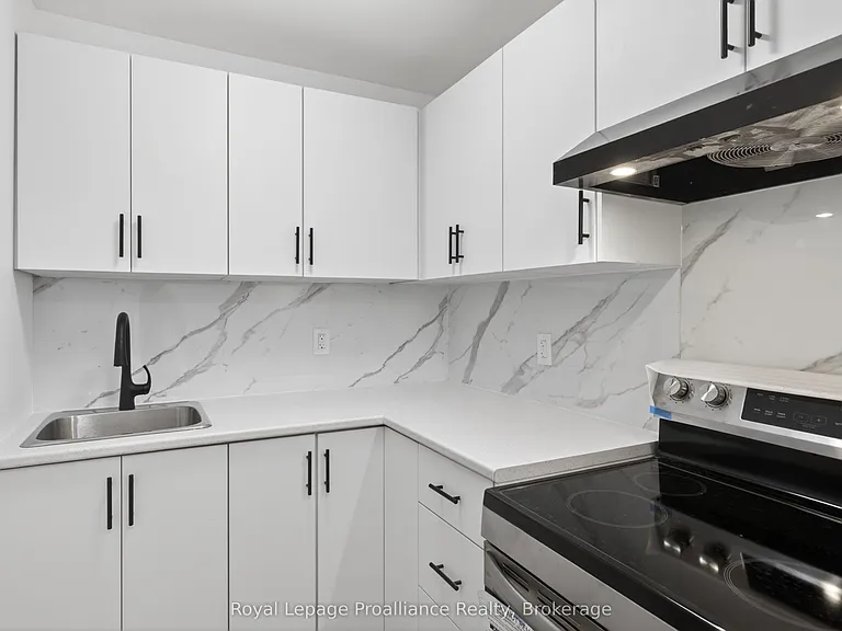 171 Hazlitt St #1 — Photo 5