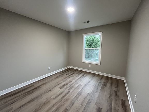 2nd image of 447 Oak Ave #2