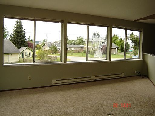 5th image of 1193 Dewey Dr