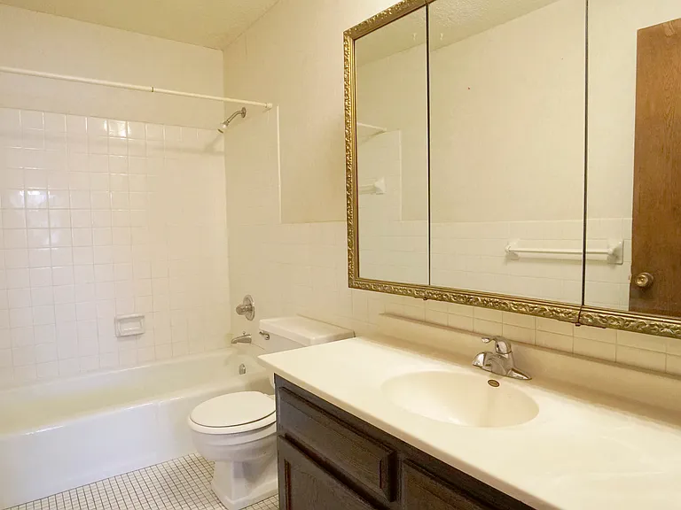 Charlton Place — Photo 15