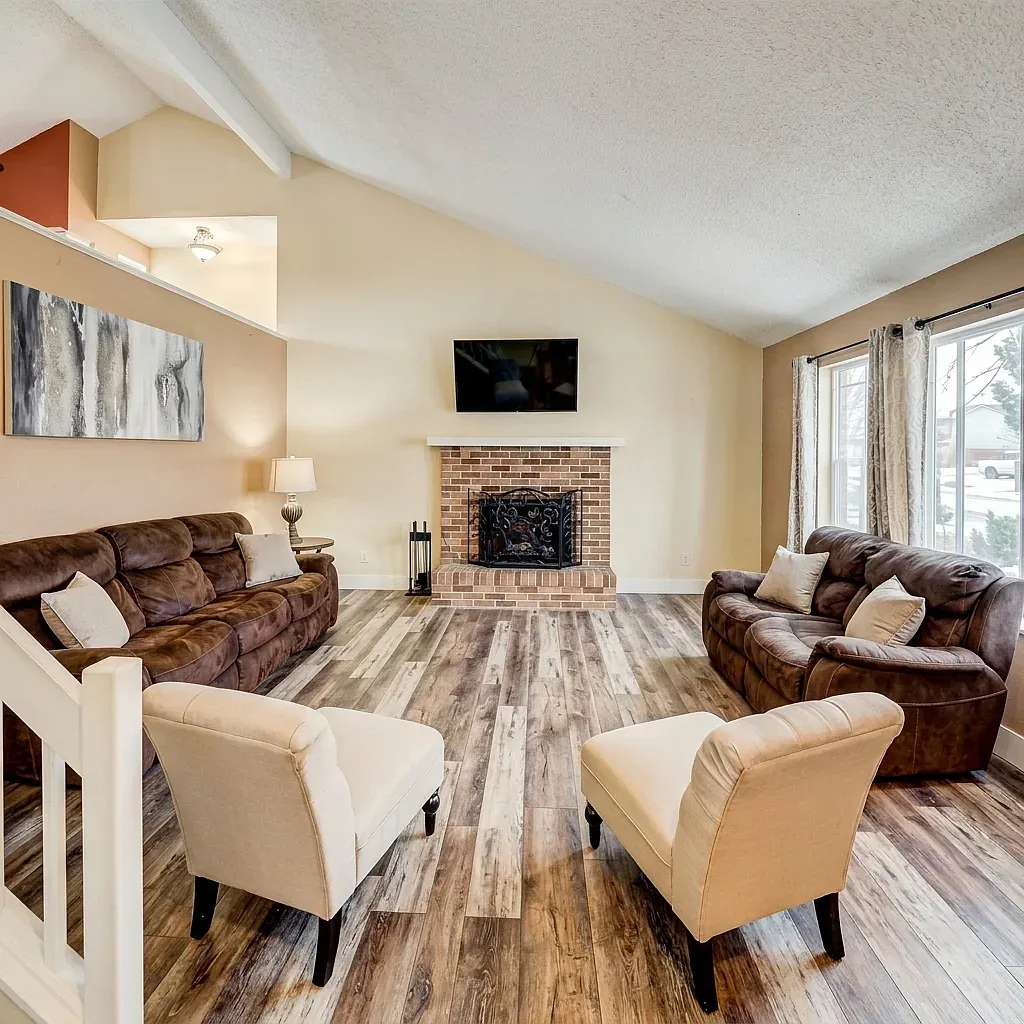 6 bed, 2395 sqft, $675 — Photo 2