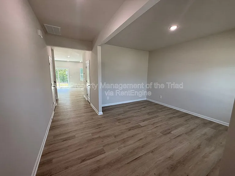 2215 Cherry Creek Rd — Photo 2