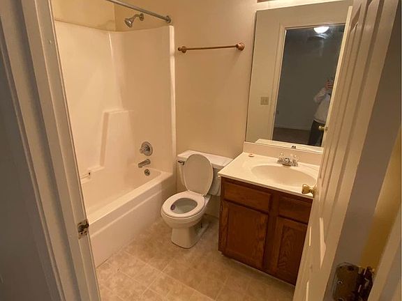5th image of 120 Alycia Dr #8