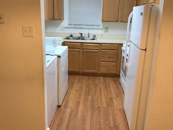 3rd image of 2 Lyons Ct