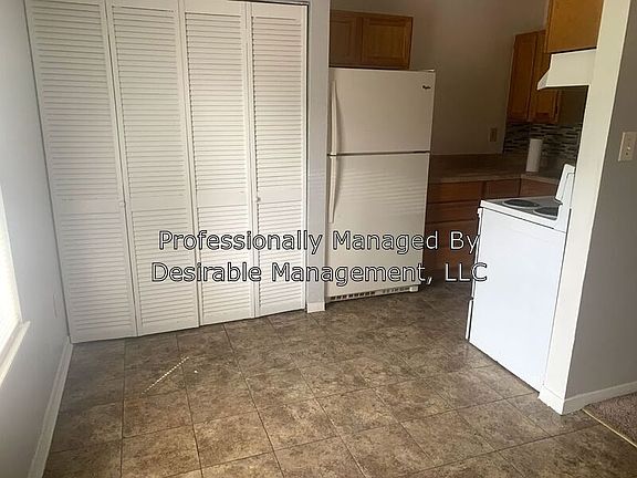 3rd image of 837 Potomac Ave