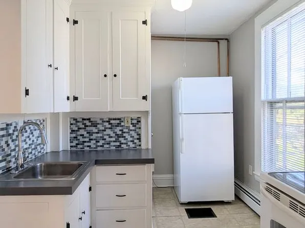 24 Pleasant St, 24 Pleasant St #2, Waterville, ME 04901