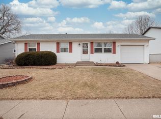 6407 Kelling St, Davenport, IA 52806