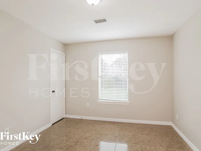 3218 Red Cedar Dr — Photo 10