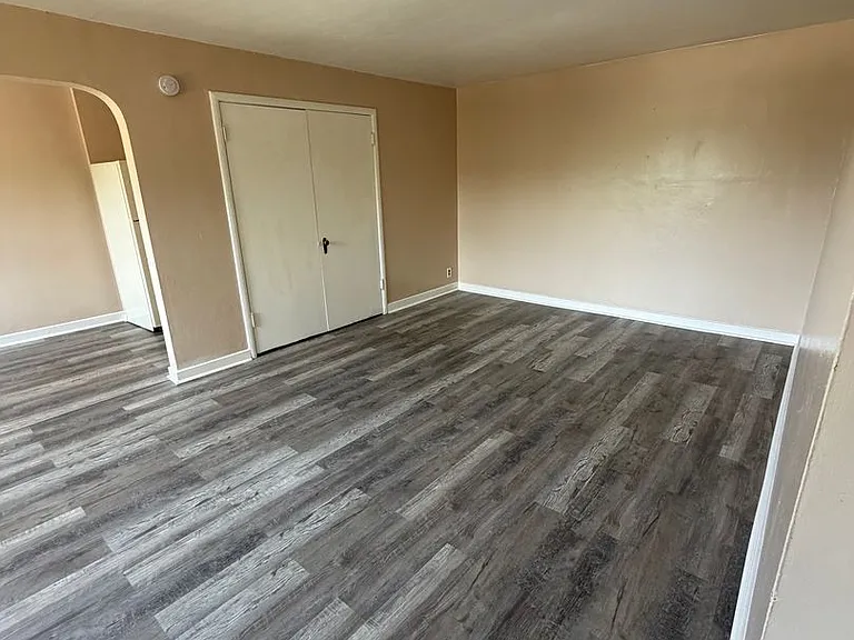 90 Blymyer Ave — Photo 1