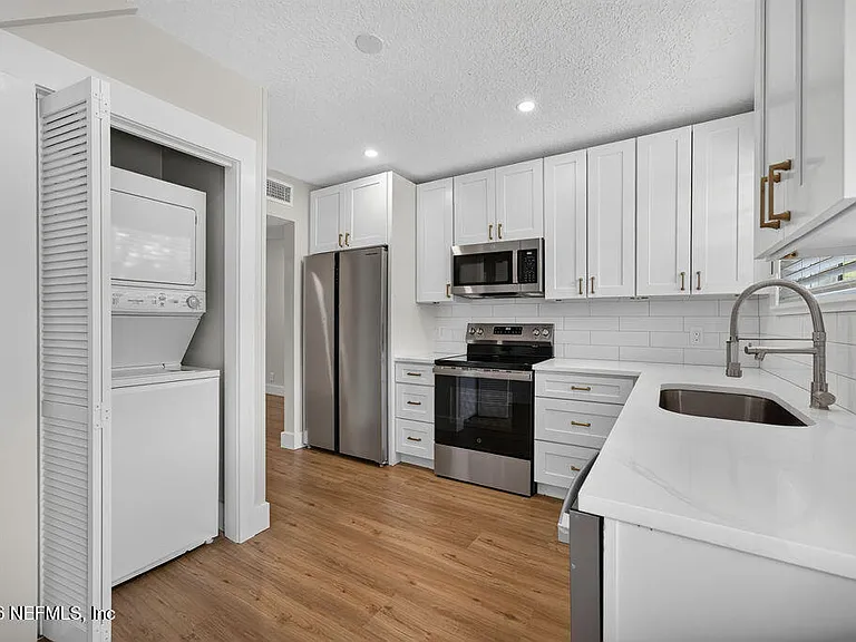 2247 Riverside Ave #3 — Photo 9