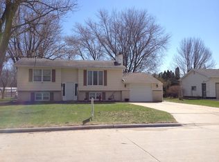 144 14th Ave SE, Independence, IA