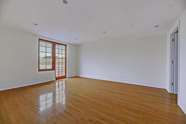 Sold by Ilite Realty Inc | media 60