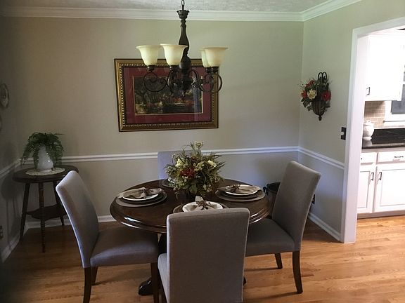 3rd image of 124 Thistledown Pl