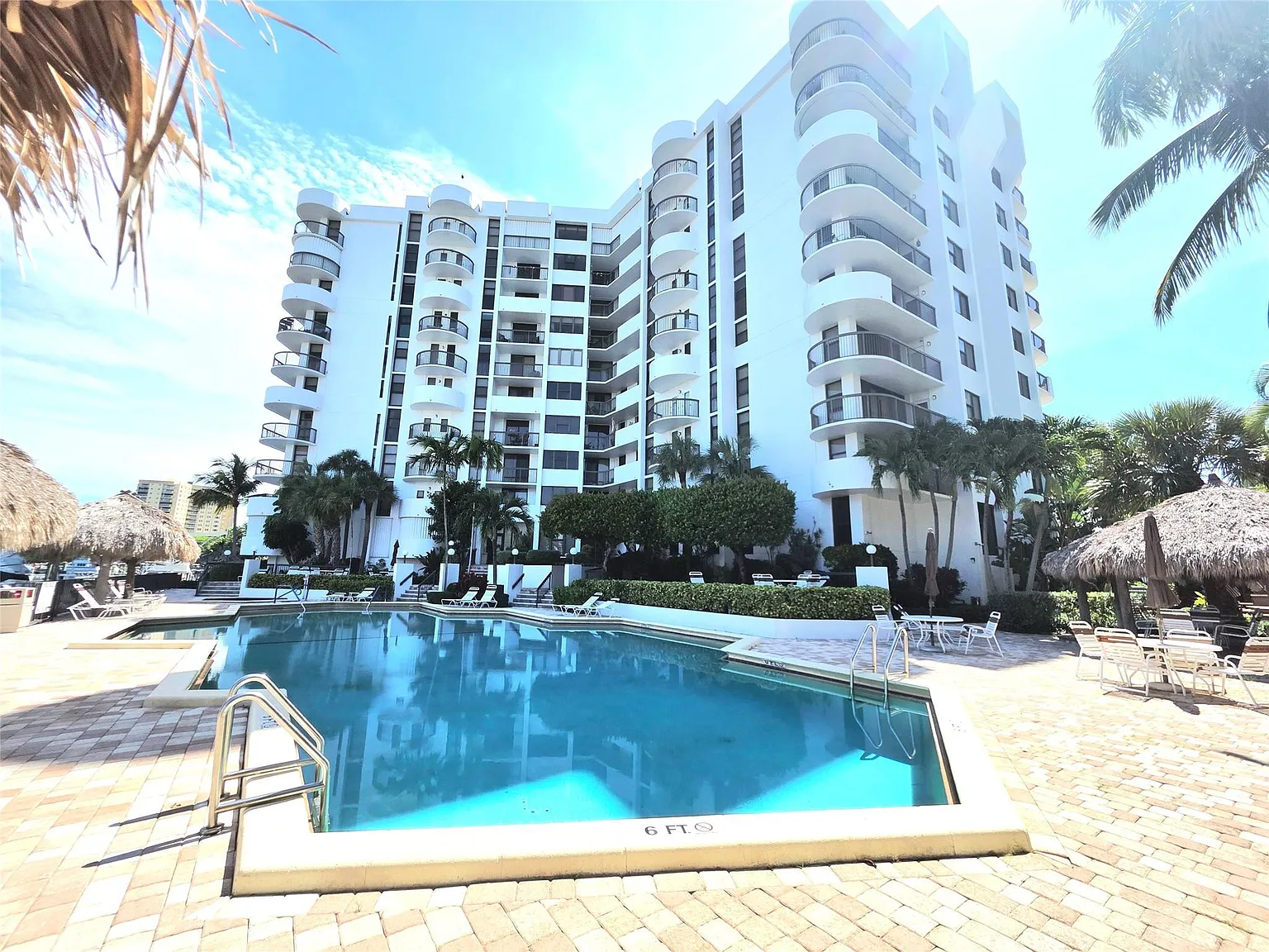 2 bed, 2.0 bath, 1570 sqft, $5,000 — Photo 2