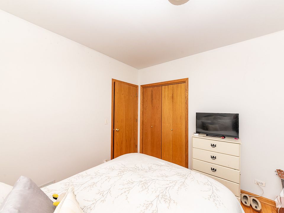 1st image of 1940 W Diversey Pkwy #1