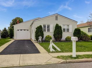 31 La Terraza Dr, Toms River, NJ 08757