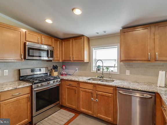 5th image of 1052 Fernwood Dr