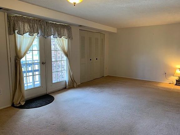 2nd image of 961 Wood Hollow Dr #H