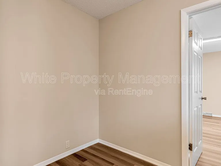 6927 Stonington Ln — Photo 16
