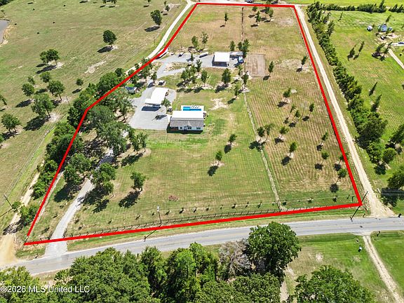 3rd image of 326 Wire Rd W