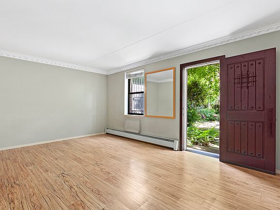 4th image of 43 W 127th St