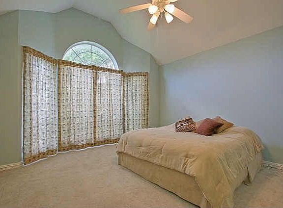 3rd image of 2718 Knightsbridge Ln