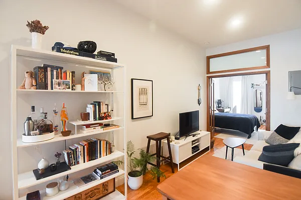 Rented by The Agency | media 9