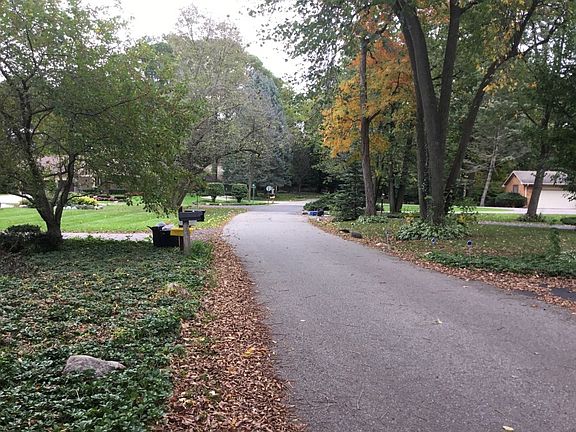 4th image of 3845 Oakhills Dr